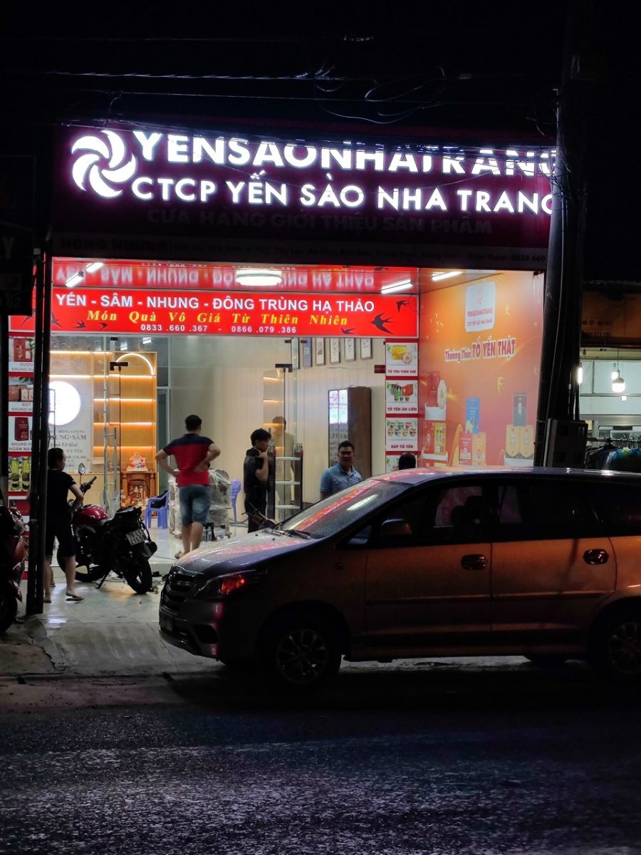 Bảng hiệu quảng cáo